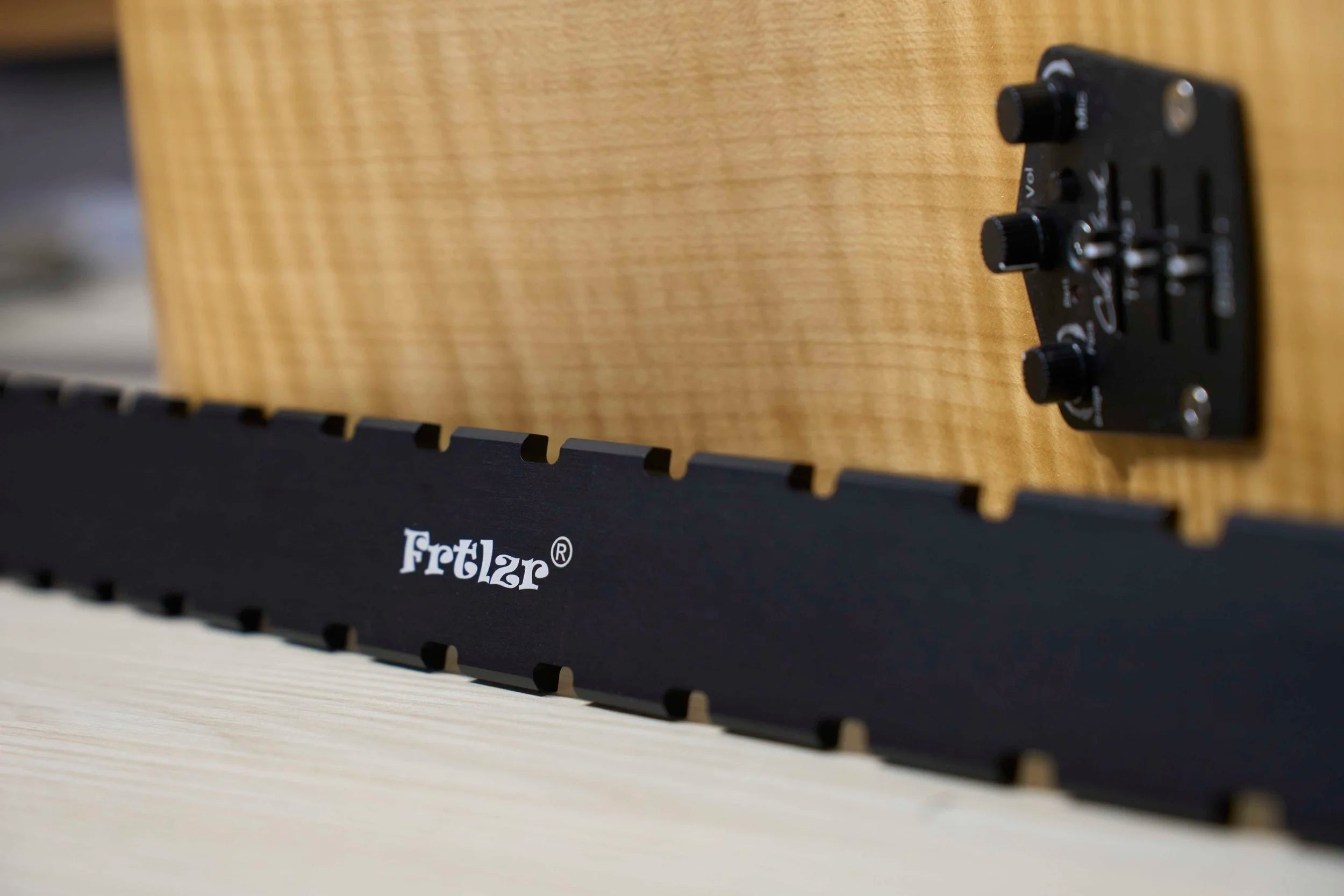 FRTLZR® BlackEdge Notched Straight Edge - Made in Germany.