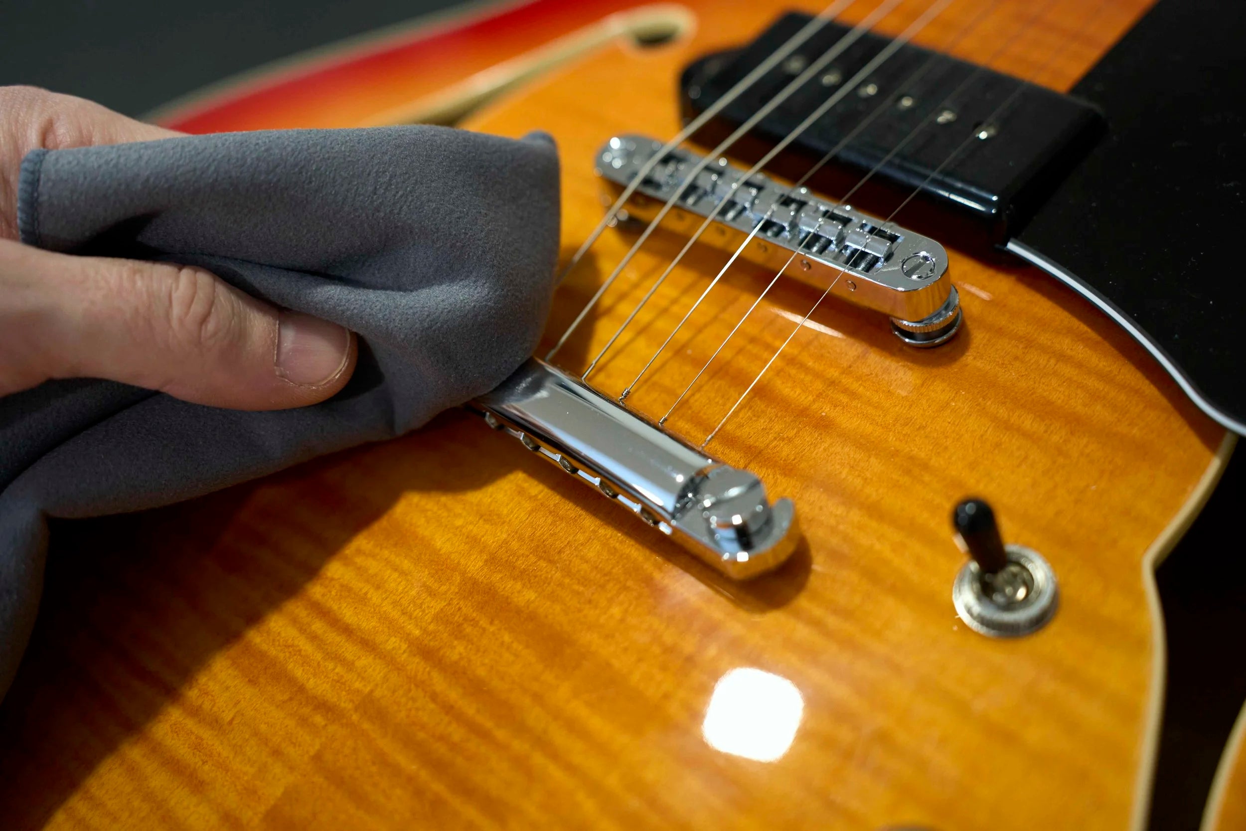 Damon Music Equipment Premium Touch Cloth.