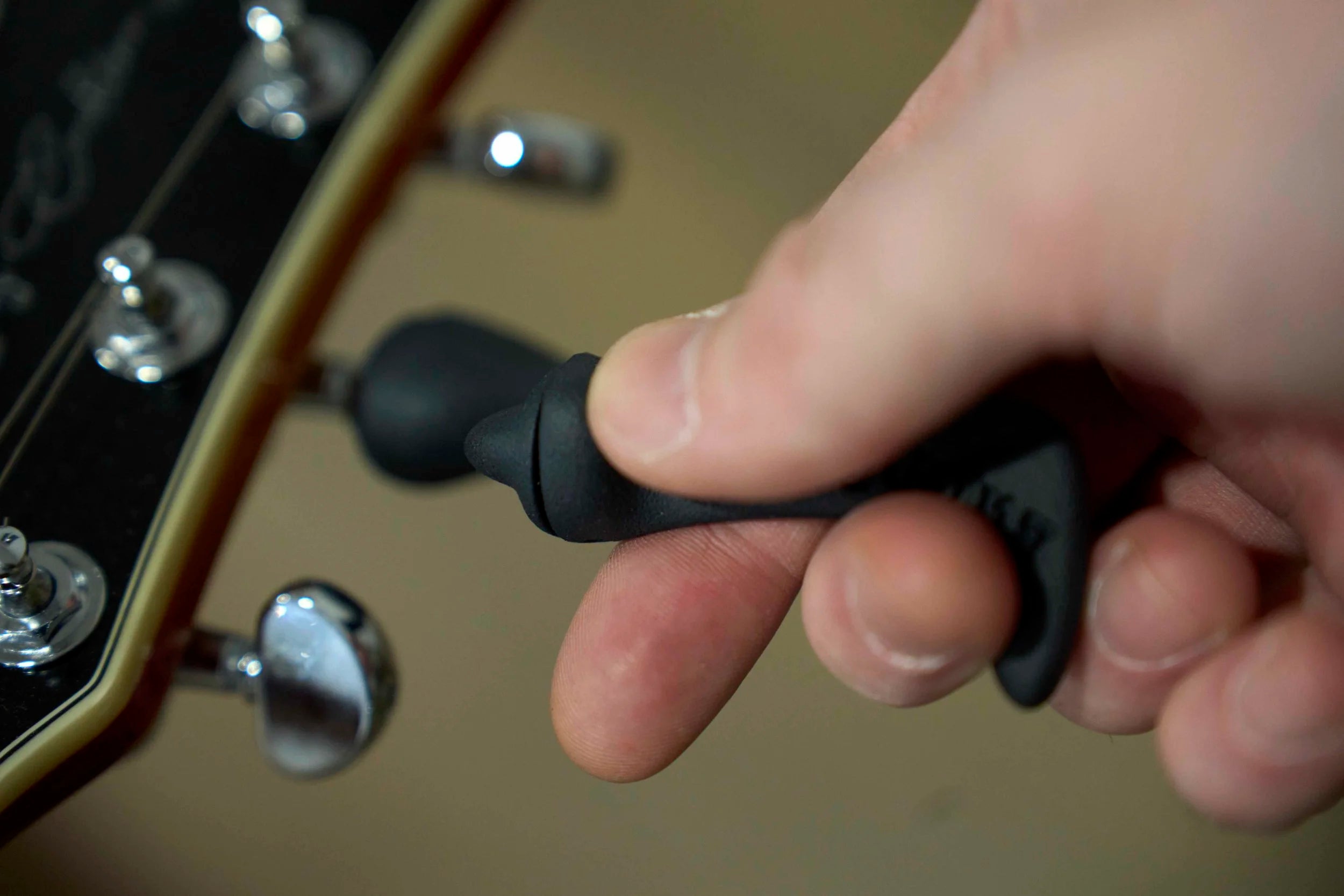 FRTLZR® StringWing Guitar String Winder - Made in Germany.